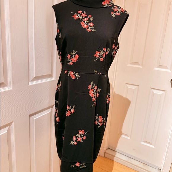 Banana Republic Black Dress with Red Floral Design - Picture 4 of 10